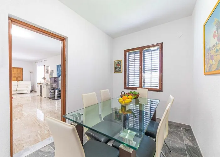 Apartman With Parking Space - 23129 Trogir