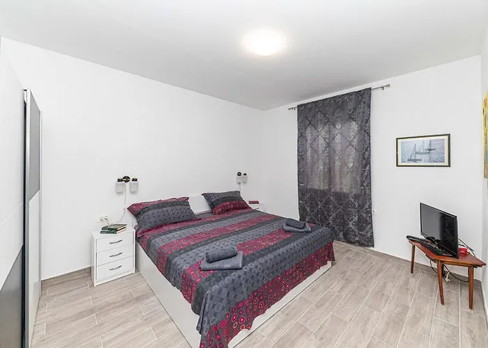 With Parking Space - 23129 Apartman Trogir