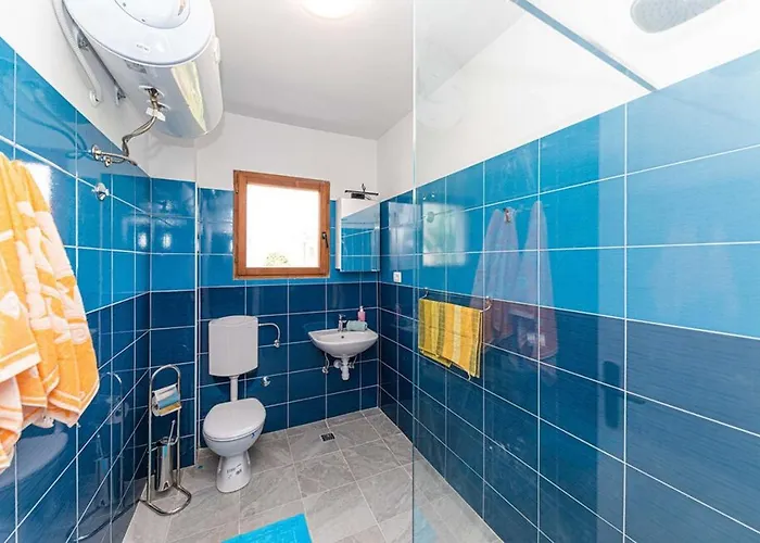 With Parking Space - 23129 特罗吉尔